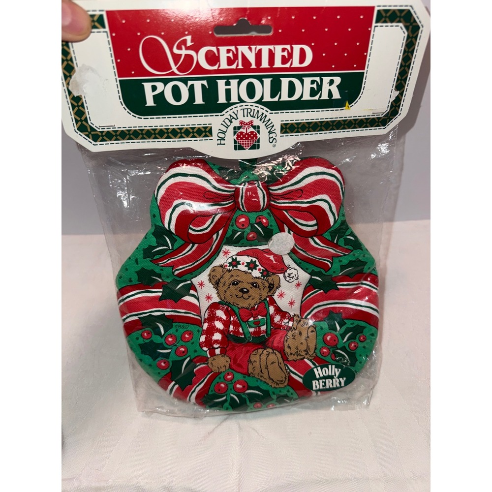 Vintage Holiday Trimmings Christmas Scented Pot Holder Holly Berry Wreath Bear